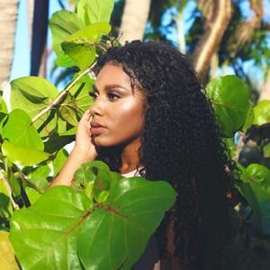 Meet your Posher, Janeth